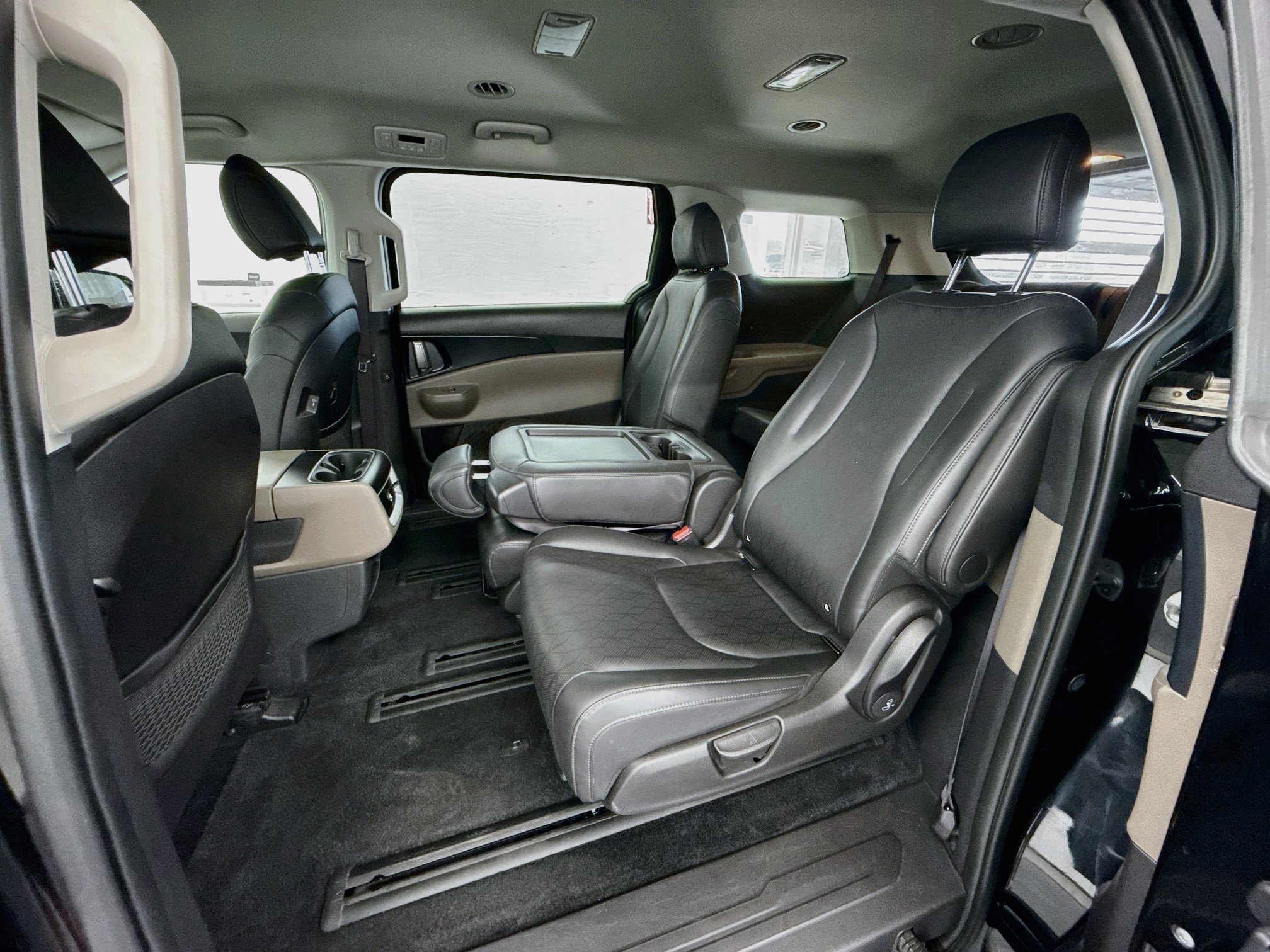 Used 2026 Kia Carnival LXS FWD image 29