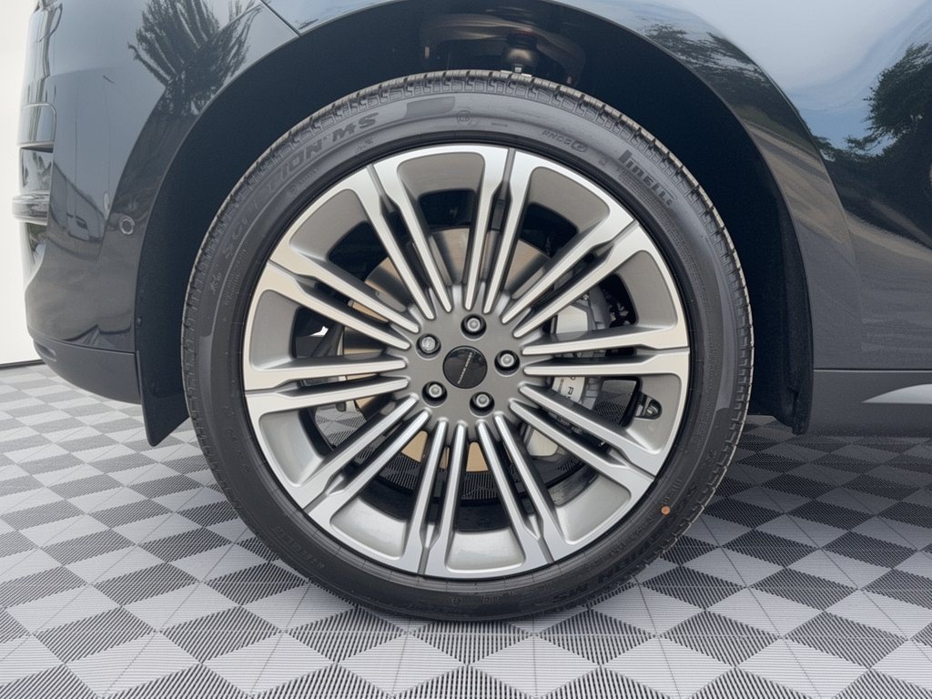 New 2027 Land Rover Range Rover Sport SE AWD/4WD image 13