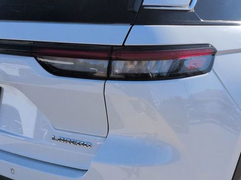 Used 2023 Jeep Grand Cherokee Laredo X image 12