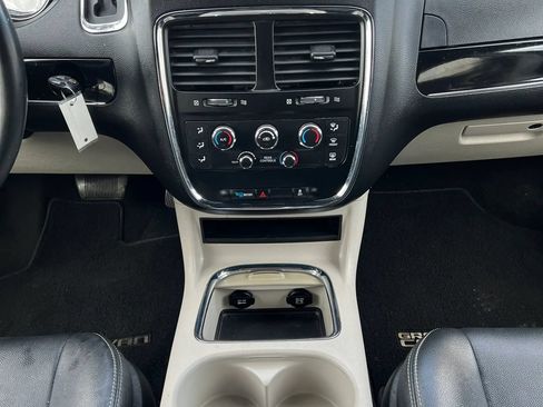 Used 2017 Dodge Grand Caravan SXT FWD image 12