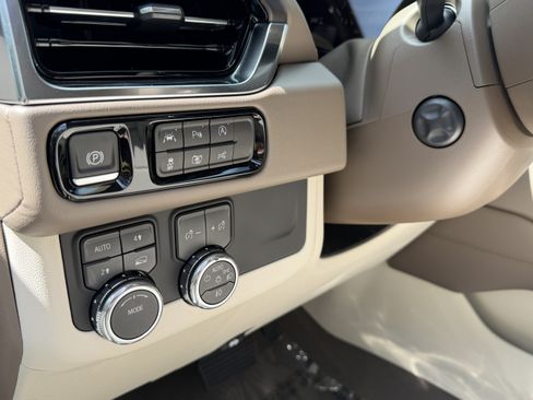 New 2026 GMC Yukon XL Denali w/ Sun & Power Step Package AWD/4WD image 12