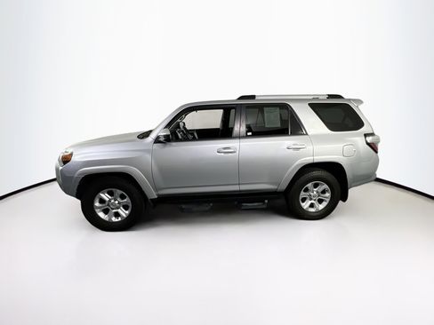 Used 2022 Toyota 4Runner SR5 RWD image 8