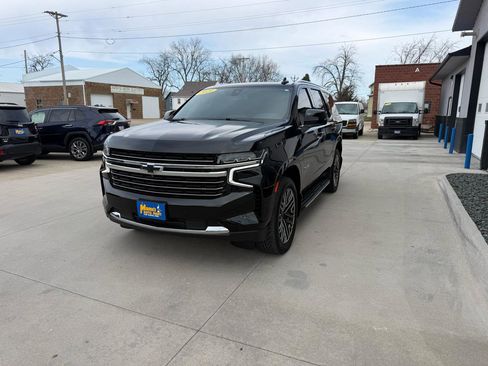 Used 2021 Chevrolet Tahoe LT w/ LT Signature Package image 3