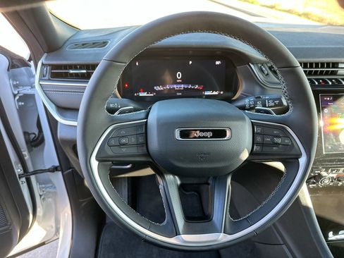 New 2025 Jeep Grand Cherokee L Laredo w/ Luxury Tech Group I RWD image 14