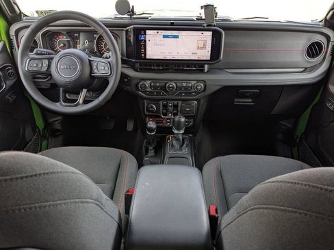Used 2025 Jeep Wrangler Unlimited Rubicon w/ Convenience Group AWD/4WD image 25