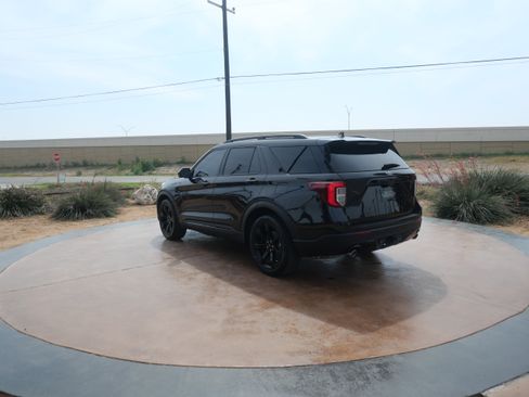 Used 2023 Ford Explorer ST-Line w/ Class IV Trailer Tow Package image 4