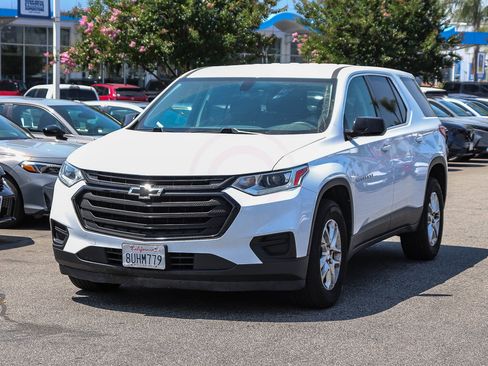 Used 2020 Chevrolet Traverse LS w/ LPO, Black Accent Package FWD image 3