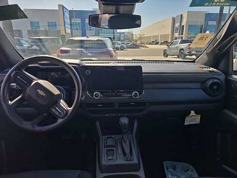 Used 2023 Chevrolet Colorado W/T image 5