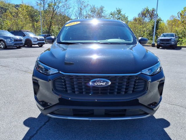 Used 2024 Ford Escape Active AWD/4WD image 2