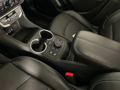 Used 2023 GMC Terrain SLT w/ Tech Package image 16