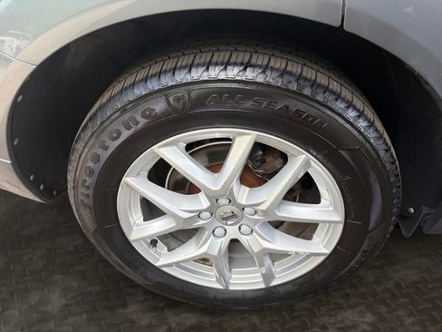 Used 2018 Volvo XC60 T5 Momentum w/ Vision Package AWD/4WD image 37