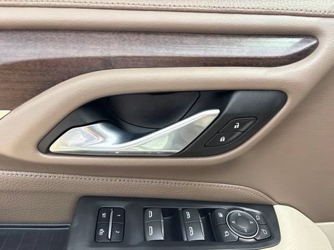 Used 2023 GMC Yukon XL Denali AWD/4WD image 11