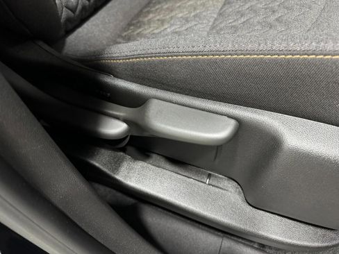 Used 2023 Chevrolet Equinox LT w/ Driver Convenience Package image 19