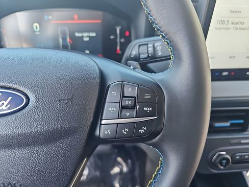 Used 2025 Ford Maverick Lobo AWD/4WD image 18