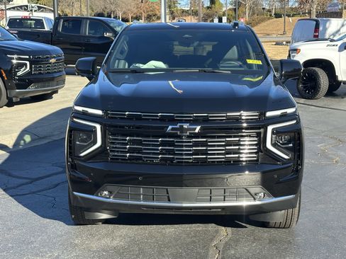 New 2026 Chevrolet Suburban High Country image 2