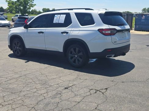 Used 2025 Honda Pilot Sport image 5