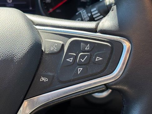 Used 2021 Chevrolet Equinox LT image 18