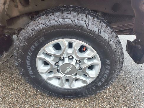 Used 2020 Chevrolet Silverado 2500 W/T AWD/4WD image 12