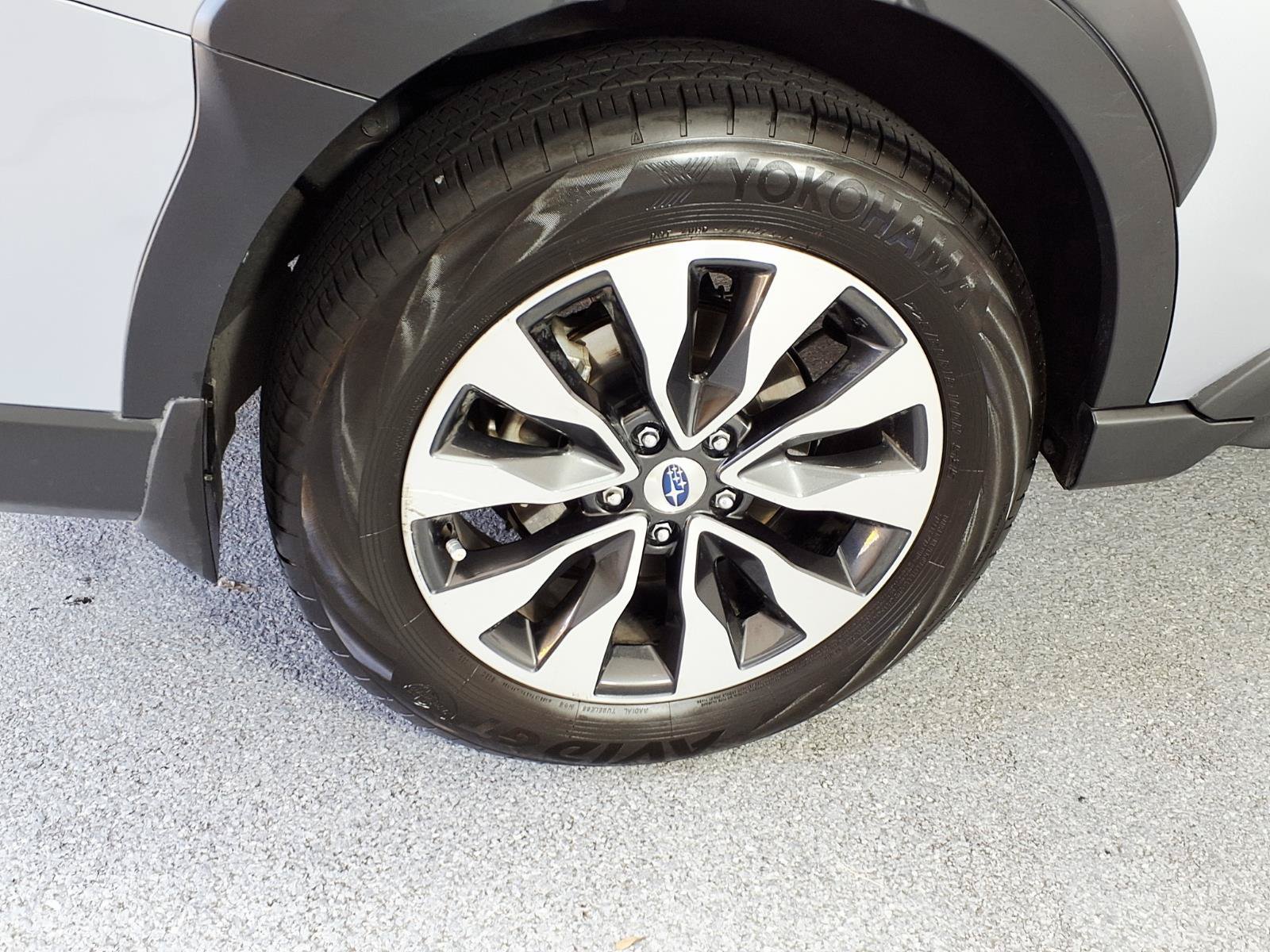 Certified 2025 Subaru Outback Limited AWD/4WD image 3