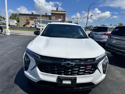 Certified 2024 Chevrolet Trax RS w/ Sunroof Package FWD image 2