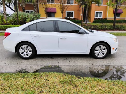 Used 2014 Chevrolet Cruze LS image 2