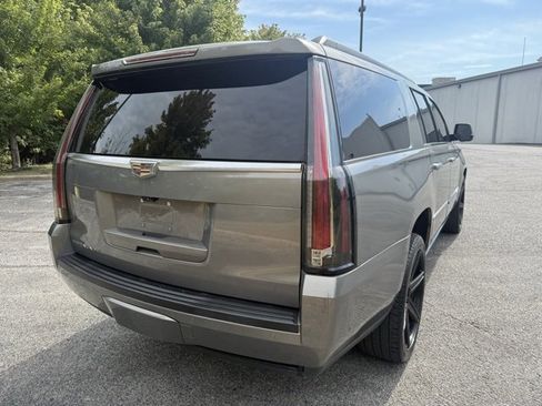 Used 2017 Cadillac Escalade ESV Platinum image 4