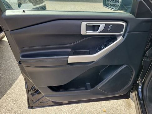 Used 2022 Ford Explorer XLT w/ Equipment Group 202A AWD/4WD image 10