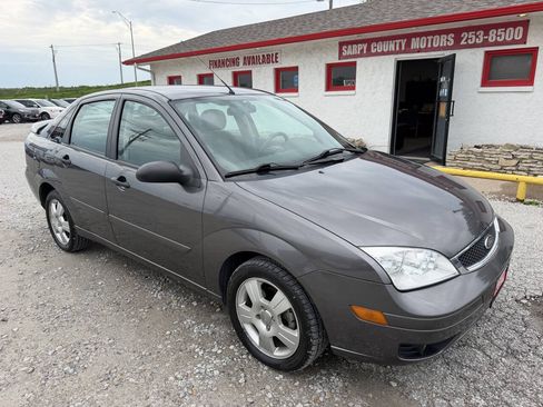 Used 2007 Ford Focus SE FWD image 1