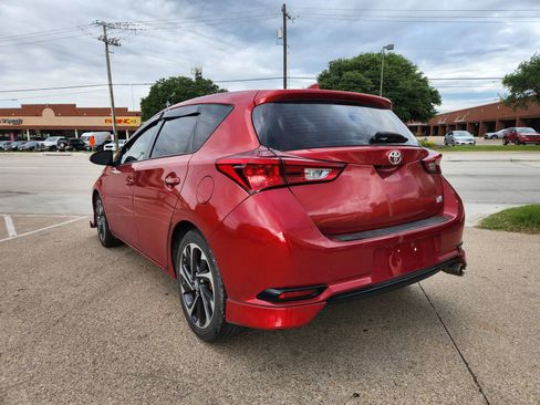 Used 2018 Toyota Corolla iM FWD image 2