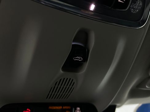 Used 2022 Volvo XC90 T6 Momentum image 25