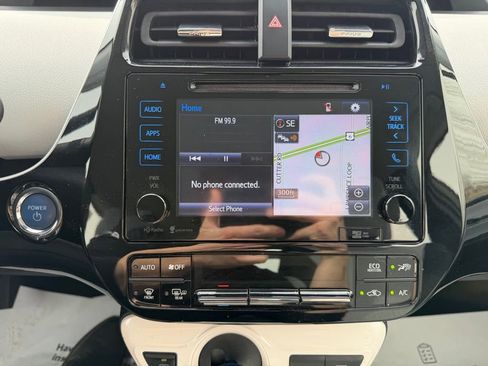 Used 2017 Toyota Prius Three FWD image 18