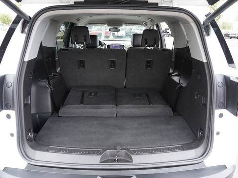 Certified 2019 GMC Acadia SLT w/ Black Edition FWD image 9
