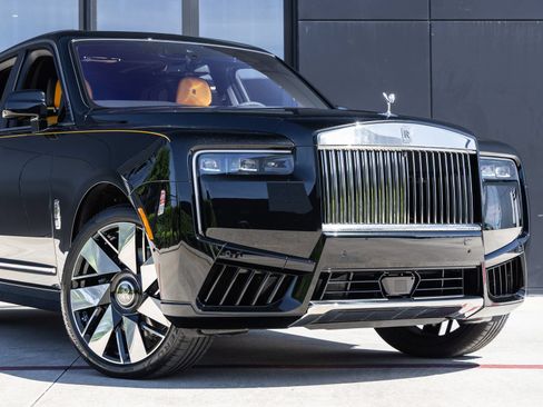 New 2026 Rolls-Royce Cullinan AWD/4WD image 8