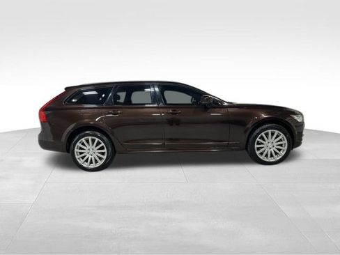Used 2017 Volvo V90 T6 Cross Country image 4