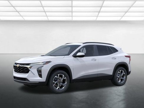 New 2026 Chevrolet Trax LT w/ Sunroof Package FWD image 2