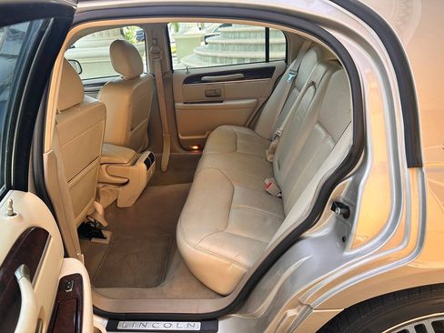 Used 2007 Lincoln Town Car Signature Limited RWD image 63