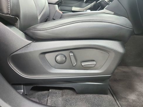 Used 2024 Ford Explorer XLT w/ Equipment Group 202A image 40