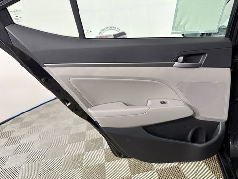 Used 2017 Hyundai Elantra Limited image 21