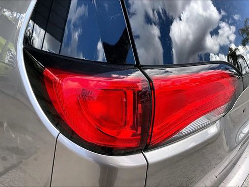Used 2018 Chrysler Pacifica L image 20