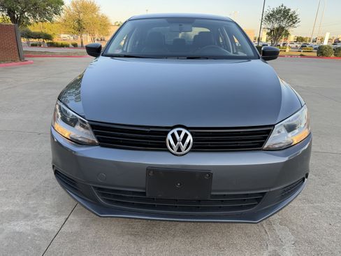 Used 2011 Volkswagen Jetta S image 2