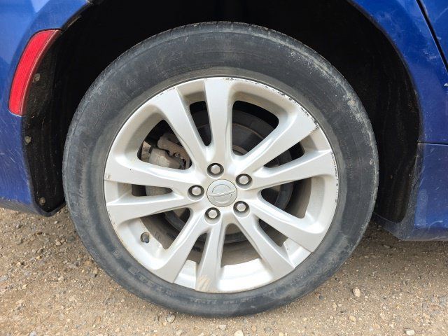 Used 2015 Chrysler 200 Limited w/ Convenience Group FWD image 9