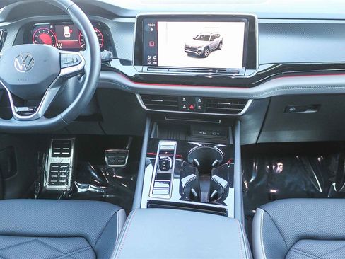 Used 2025 Volkswagen Atlas Peak Edition SE image 12