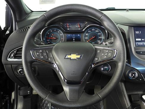 Used 2018 Chevrolet Cruze LT w/ Convenience Package image 25