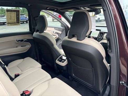Certified 2025 Volvo XC90 B5 Core w/ Climate Package AWD/4WD image 37