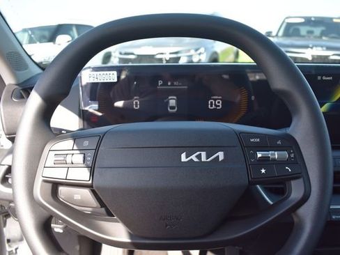 New 2026 Kia K4 FWD image 24