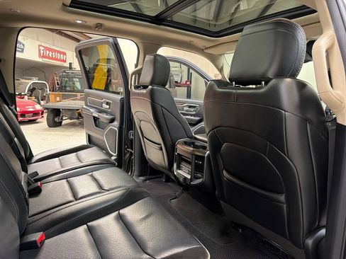 Used 2021 RAM 1500 Laramie w/ Laramie Southwest Edition RWD image 43