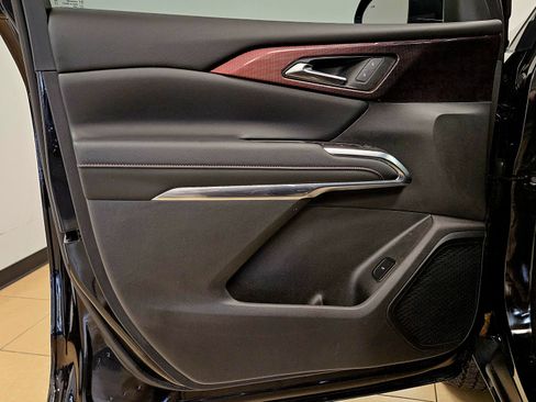 Used 2025 Chevrolet Traverse Z71 w/ Driver Confidence Package image 12