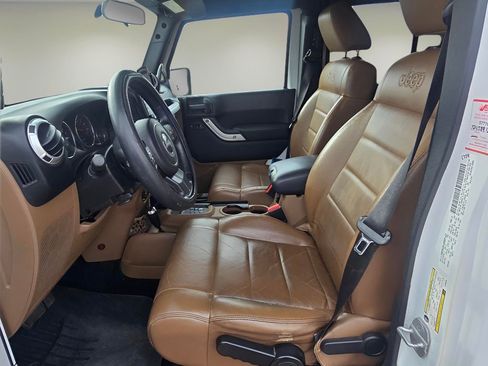 Used 2012 Jeep Wrangler Unlimited Sahara w/ Connectivity Group image 12