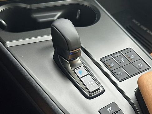 New 2026 Lexus UX 300h FWD image 17