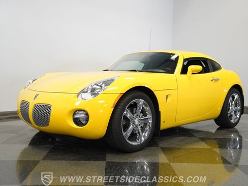 Used 2009 Pontiac Solstice Coupe w/ Premium Package image 6